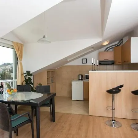 Lala - Two Bedroom With Sea View