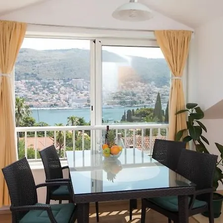 Lala - Two Bedroom With Sea View *