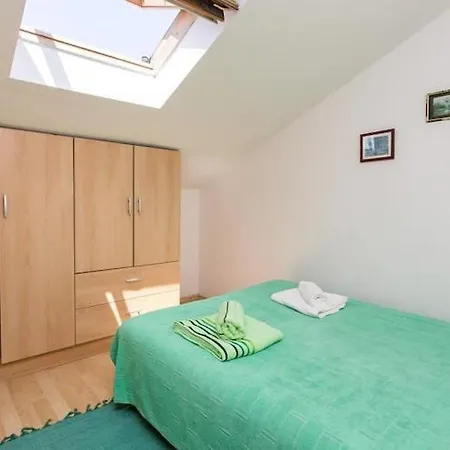 Lala - Two Bedroom With Sea View *