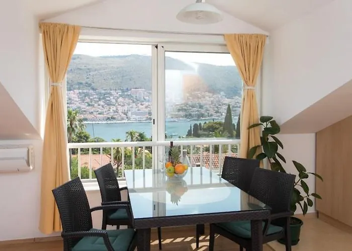 Lala - Two Bedroom With Sea View *