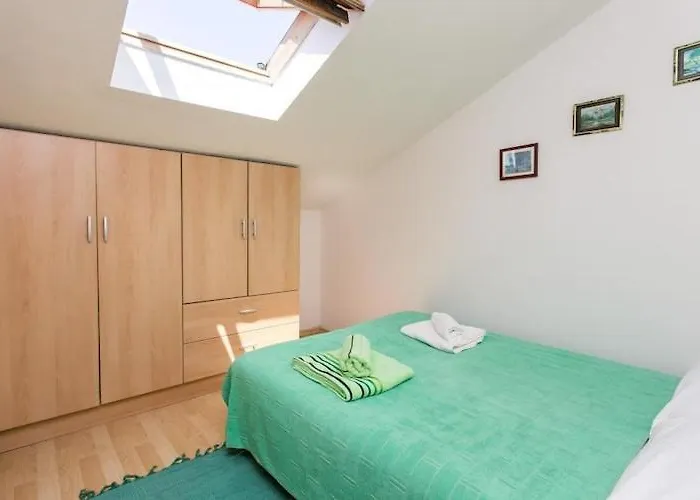 Lala - Two Bedroom With Sea View *